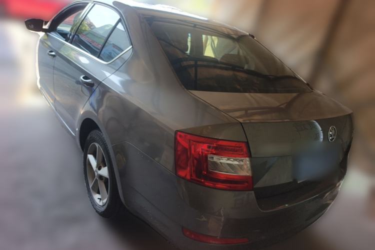 Used Skoda Octavia 2015 1.6L Automatic Yijie Edition Rear Left 45 Deg