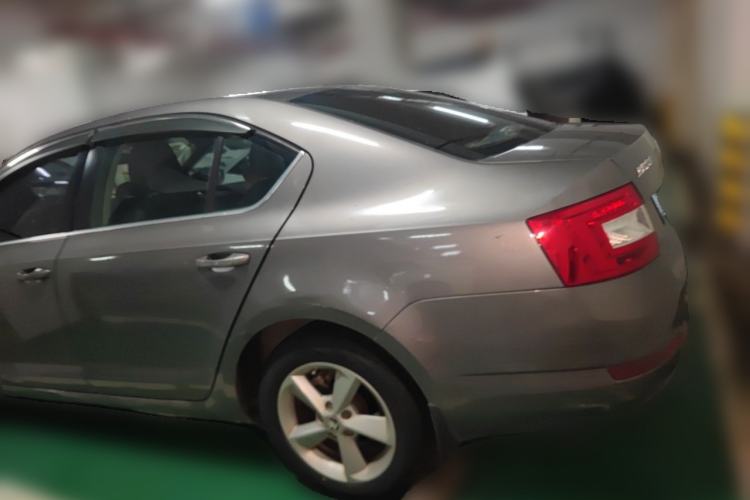 Used Skoda Octavia 2015 1.6L Manual Yijun Edition Rear Left 45 Deg