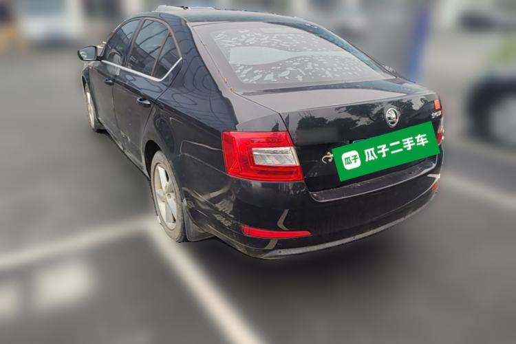 Used Skoda Octavia 2015 1.6L Manual Yijie Edition Rear Left 45 Deg