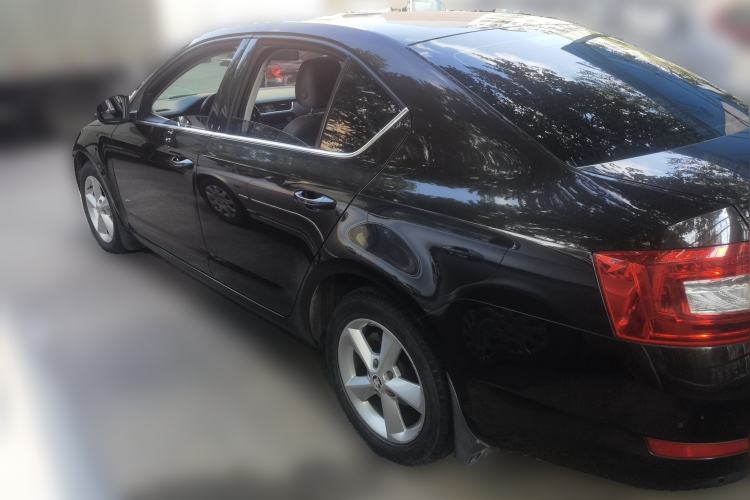 Used Skoda Octavia 2015 1.4TSI DSG Yijun Edition Rear Left 45 Deg