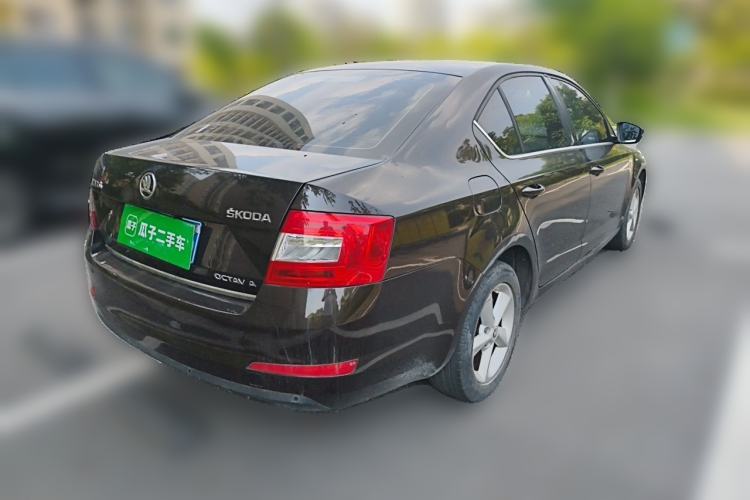 Used Skoda Octavia 2015 1.6L Automatic Yijun Edition Rear Right 45 Deg
