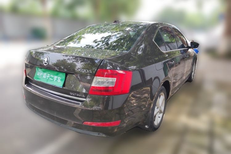 Used Skoda Octavia 2015 1.6L Automatic Yijun Edition Rear Right 45 Deg