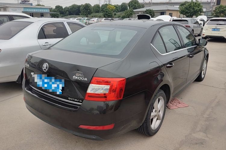 Used Skoda Octavia 2015 1.6L Automatic Yijun Edition Rear Right 45 Deg
