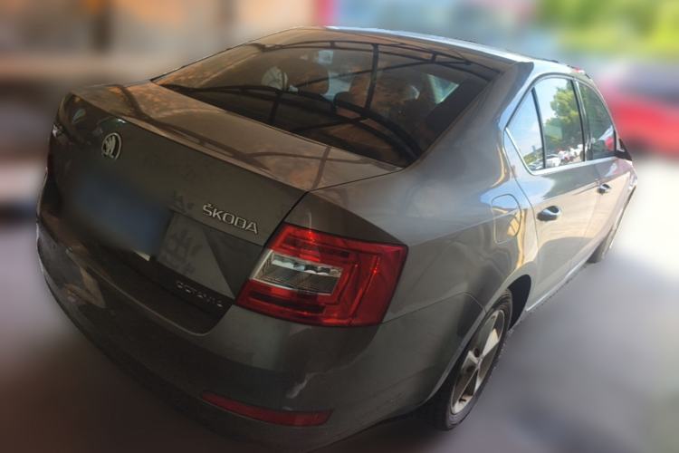 Used Skoda Octavia 2015 1.6L Automatic Yijie Edition Rear Right 45 Deg