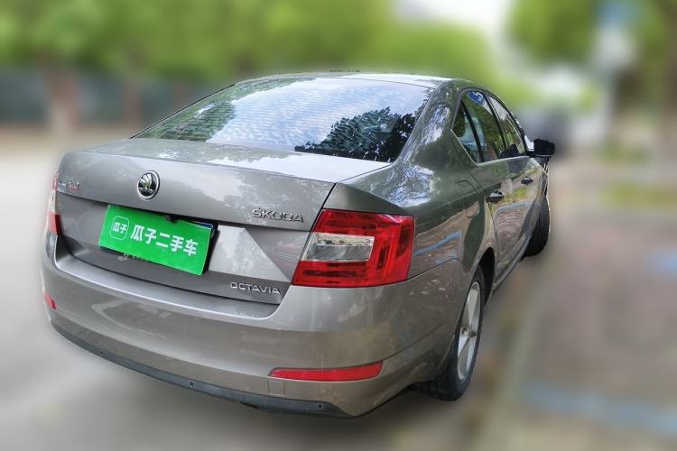 Used Skoda Octavia 2015 1.6L Automatic Yijie Edition Rear Right 45 Deg