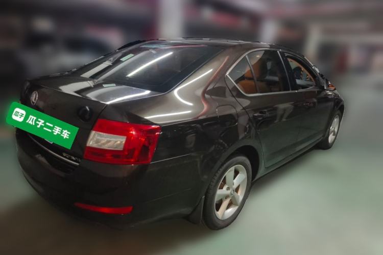 Used Skoda Octavia 2015 1.6L Automatic Yijun Edition Rear Right 45 Deg