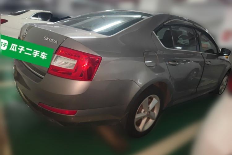 Used Skoda Octavia 2015 1.6L Manual Yijun Edition Rear Right 45 Deg