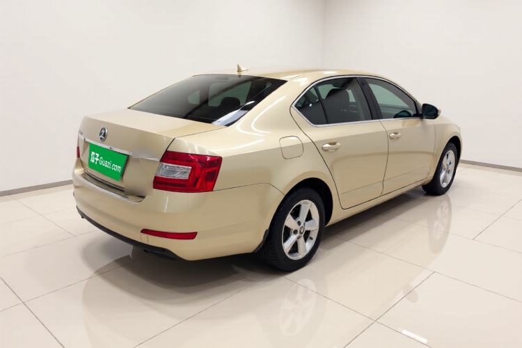 Used Skoda Octavia 2015 1.6L Automatic Yijie Edition Rear Right 45 Deg