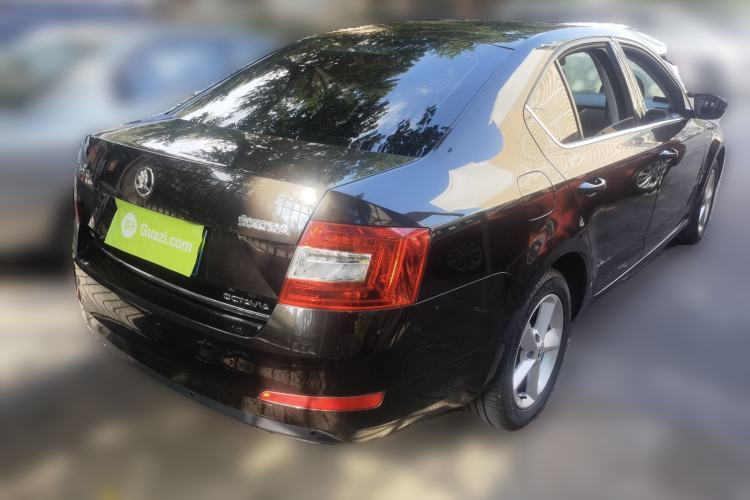 Used Skoda Octavia 2015 1.4TSI DSG Yijun Edition Rear Right 45 Deg