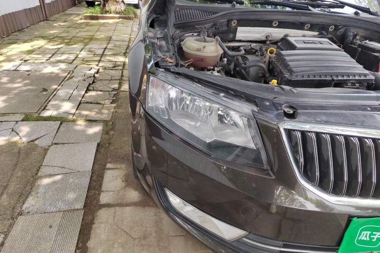 Used Skoda Octavia 2015 1.6L Automatic Yijun Edition Right Front Headlight