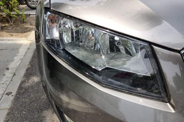 Used Skoda Octavia 2015 1.6L Automatic Yijie Edition Right Front Headlight
