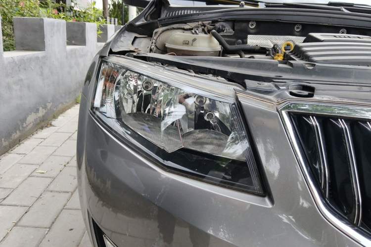 Used Skoda Octavia 2015 1.6L Manual Yijie Edition Right Front Headlight