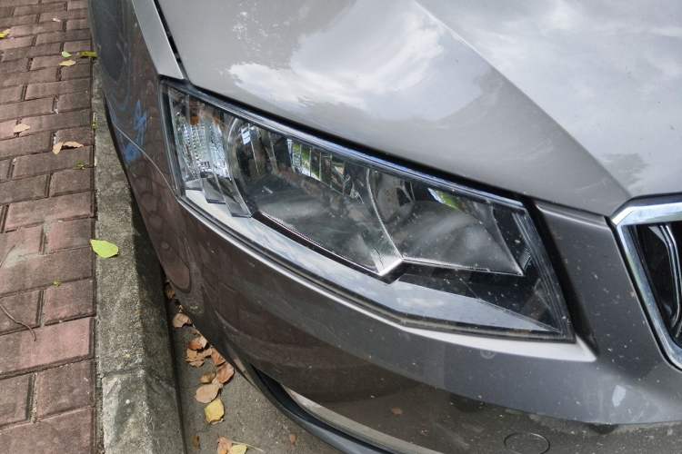 Used Skoda Octavia 2015 1.6L Automatic Yijie Edition Right Front Headlight