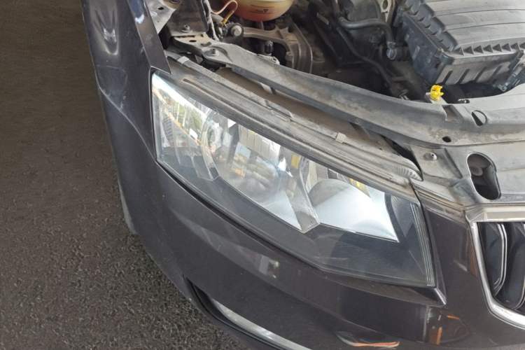 Used Skoda Octavia 2015 1.6L Automatic Yijun Edition Right Front Headlight