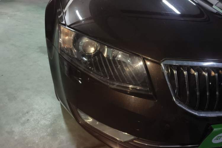 Used Skoda Octavia 2015 1.6L Automatic Yijun Edition Right Front Headlight