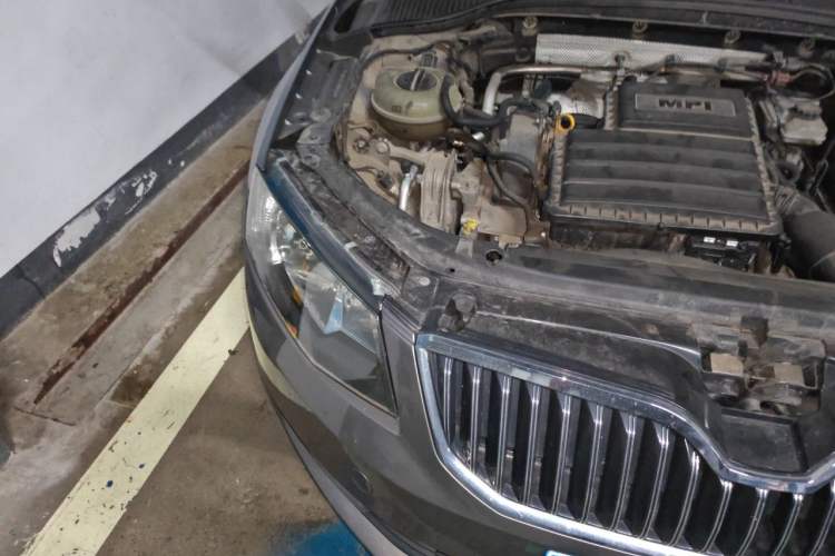 Used Skoda Octavia 2015 1.6L Automatic Yijie Edition Right Front Headlight