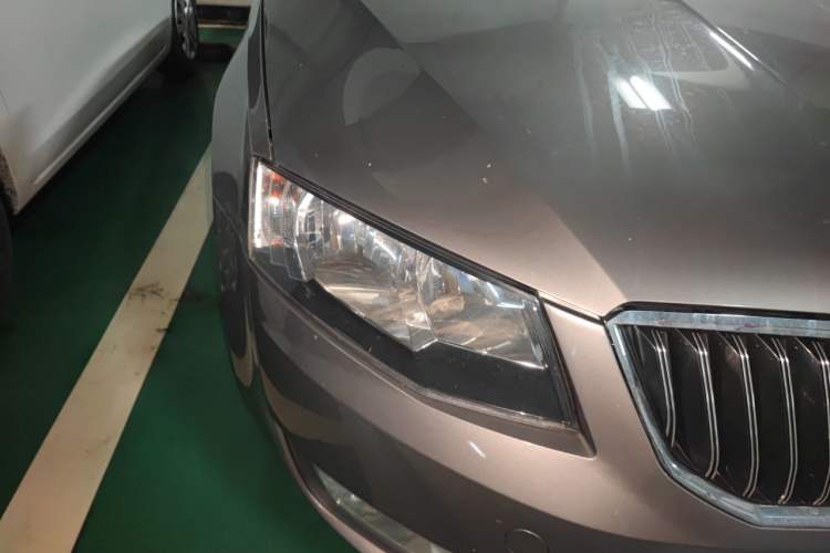 Used Skoda Octavia 2015 1.6L Manual Yijun Edition Right Front Headlight