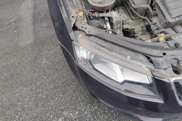Used Skoda Octavia 2015 1.6L Manual Yijie Edition Right Front Headlight