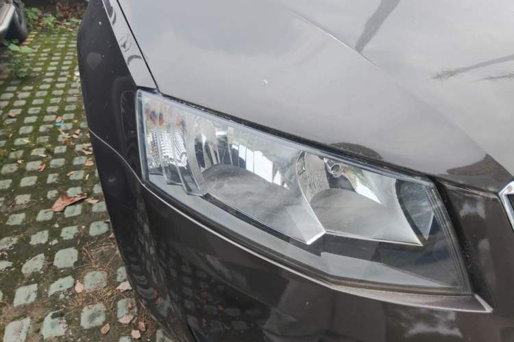 Used Skoda Octavia 2015 1.4TSI Manual Yijun Edition Right Front Headlight