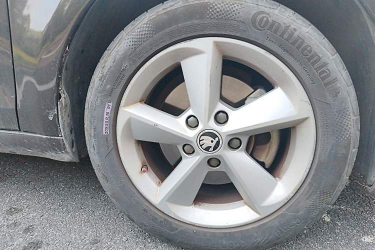 Used Skoda Octavia 2015 1.6L Automatic Yijun Edition Right Front Wheel Hub