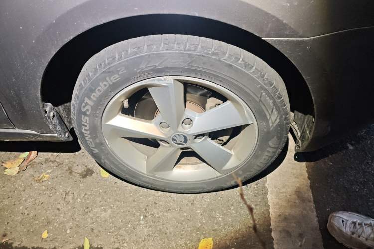 Used Skoda Octavia 2015 1.6L Automatic Yijun Edition Right Front Wheel Hub