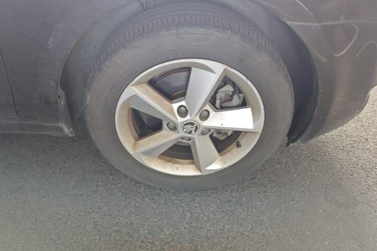 Used Skoda Octavia 2015 1.6L Automatic Yijun Edition Right Front Wheel Hub