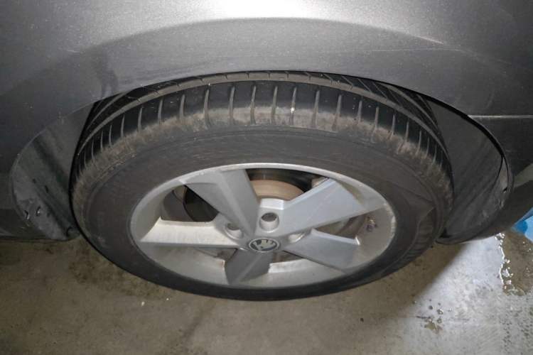 Used Skoda Octavia 2015 1.6L Automatic Yijie Edition Right Front Wheel Hub