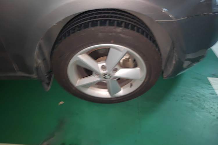 Used Skoda Octavia 2015 1.6L Manual Yijun Edition Right Front Wheel Hub