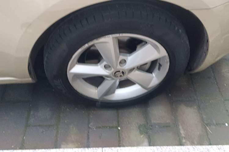 Used Skoda Octavia 2015 1.6L Automatic Yijie Edition Right Front Wheel Hub