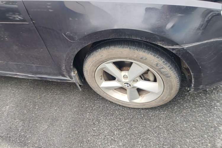 Used Skoda Octavia 2015 1.6L Manual Yijie Edition Right Front Wheel Hub