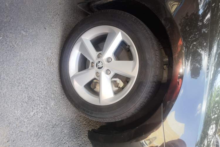 Used Skoda Octavia 2015 1.4TSI DSG Yijun Edition Right Front Wheel Hub