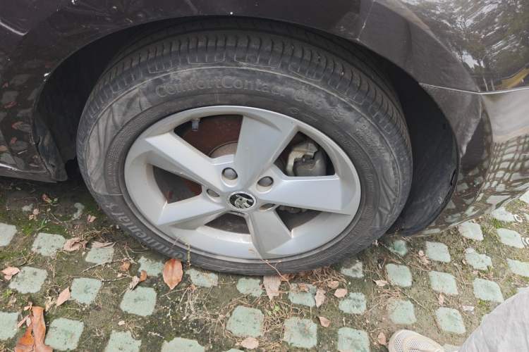 Used Skoda Octavia 2015 1.4TSI Manual Yijun Edition Right Front Wheel Hub