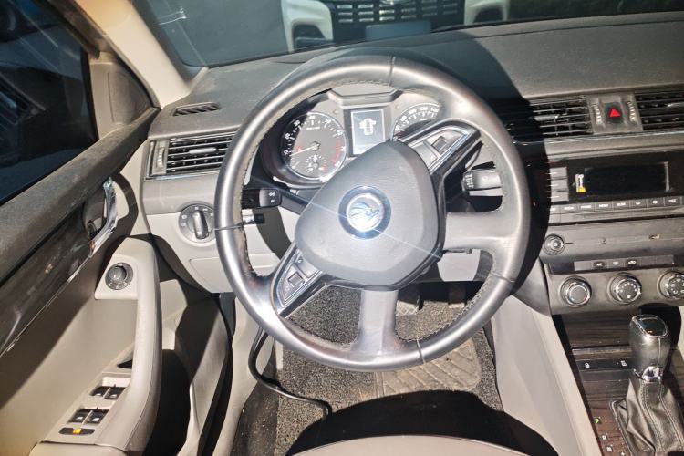 Used Skoda Octavia 2015 1.6L Automatic Yijun Edition Steering Wheel