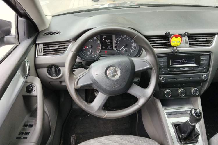 Used Skoda Octavia 2015 1.6L Manual Yijie Edition Steering Wheel