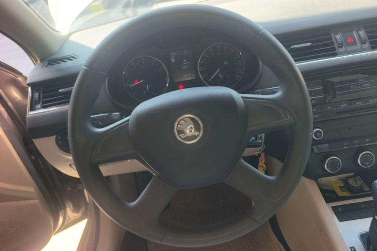 Used Skoda Octavia 2015 1.6L Automatic Yijie Edition Steering Wheel