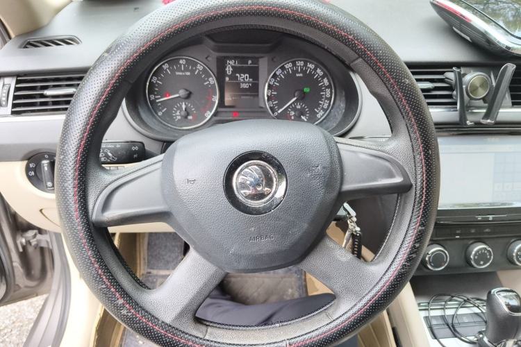 Used Skoda Octavia 2015 1.6L Automatic Yijie Edition Steering Wheel