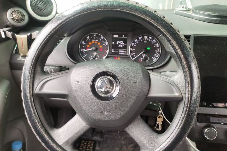 Used Skoda Octavia 2015 1.6L Automatic Yijie Edition Steering Wheel