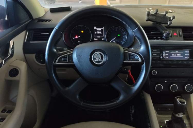Used Skoda Octavia 2015 1.6L Automatic Yijun Edition Steering Wheel
