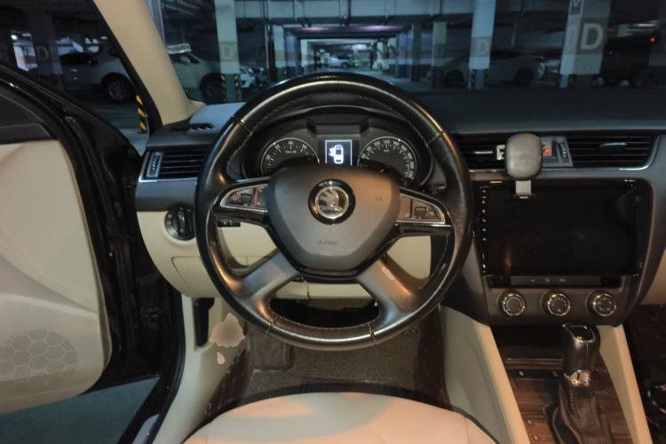 Used Skoda Octavia 2015 1.6L Automatic Yijun Edition Steering Wheel