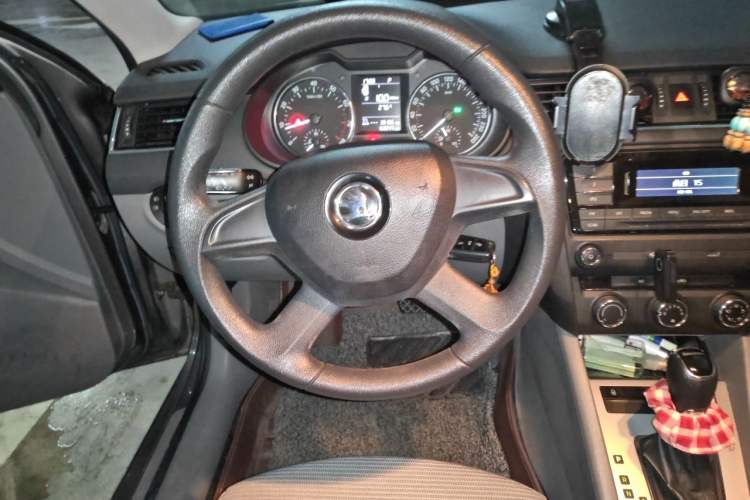 Used Skoda Octavia 2015 1.6L Automatic Yijie Edition Steering Wheel