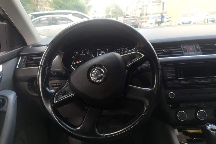 Used Skoda Octavia 2015 1.4TSI DSG Yijun Edition Steering Wheel