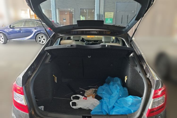 Used Skoda Octavia 2015 1.6L Automatic Yijun Edition Trunk