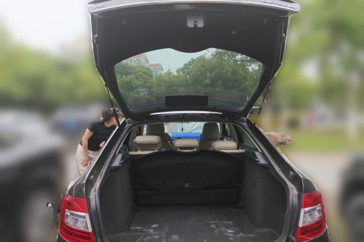 Used Skoda Octavia 2015 1.4TSI Manual Yijun Edition Trunk