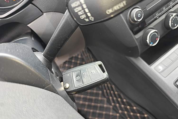 Used Skoda Octavia 2015 1.6L Manual Eado Edition Vehicle Key