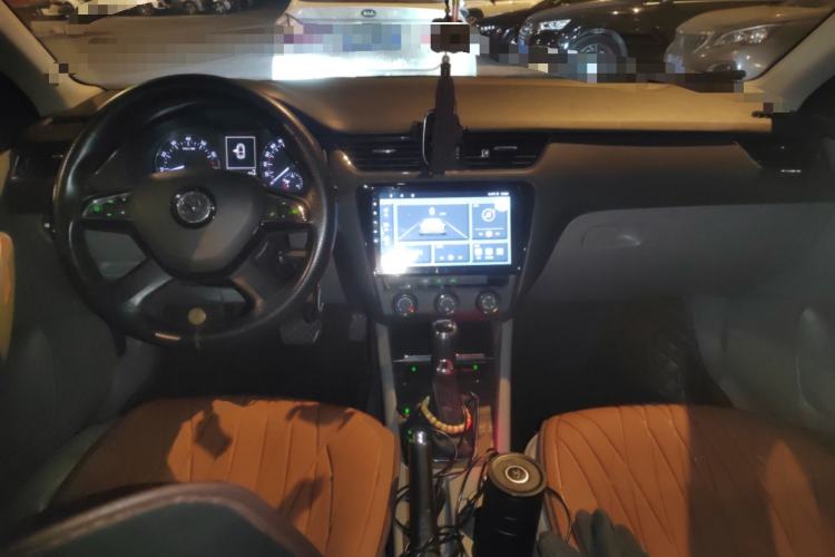Used Skoda Octavia 2015 1.6L Automatic Yijun Edition Center Console