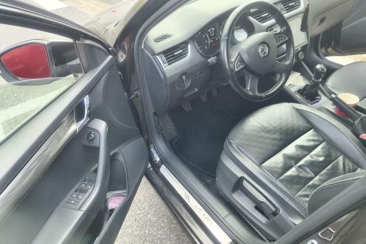 Used Skoda Octavia 2015 1.6L Manual Yijun Edition Driver Seat