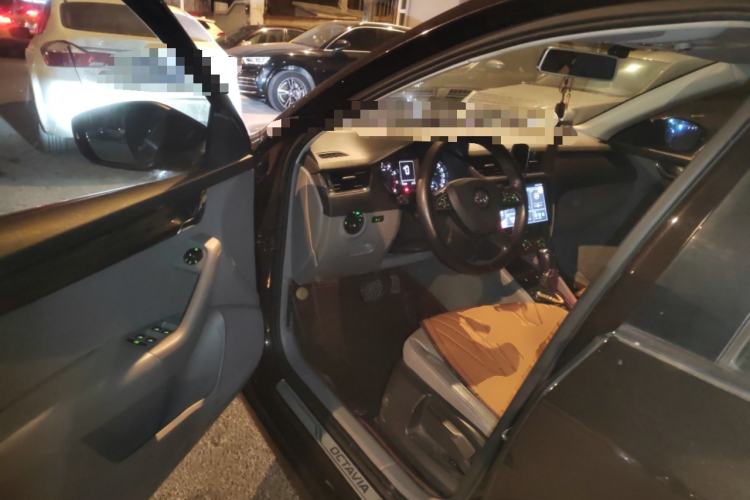 Used Skoda Octavia 2015 1.6L Automatic Yijun Edition Driver Seat