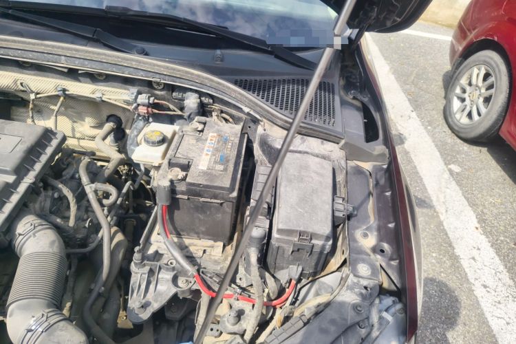 Used Skoda Octavia 2015 1.6L Manual Yijun Edition Engine Bay Left