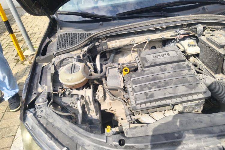 Used Skoda Octavia 2015 1.6L Manual Yijun Edition Engine Bay Right