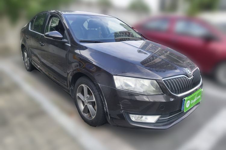 Used Skoda Octavia 2015 1.6L Manual Yijun Edition Front Right 45 Deg